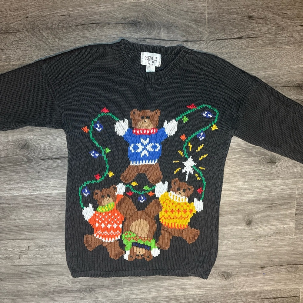 Cervelle Vintage Christmas Sweater with Bear and lights Design size Large